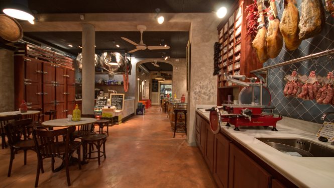 The Bodega La Puntual has revived the typical features of an early 20th-century bar.