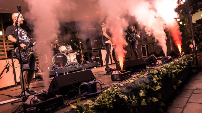 concert de rock al Poble Espanyol de Barcelona