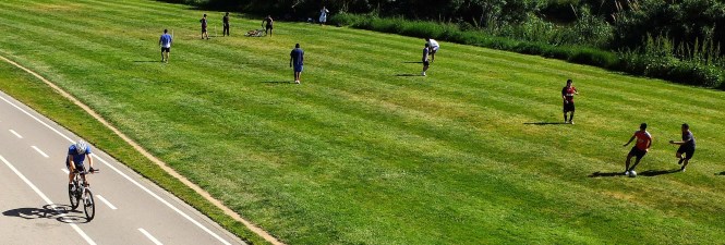 people al fresco practicing sport